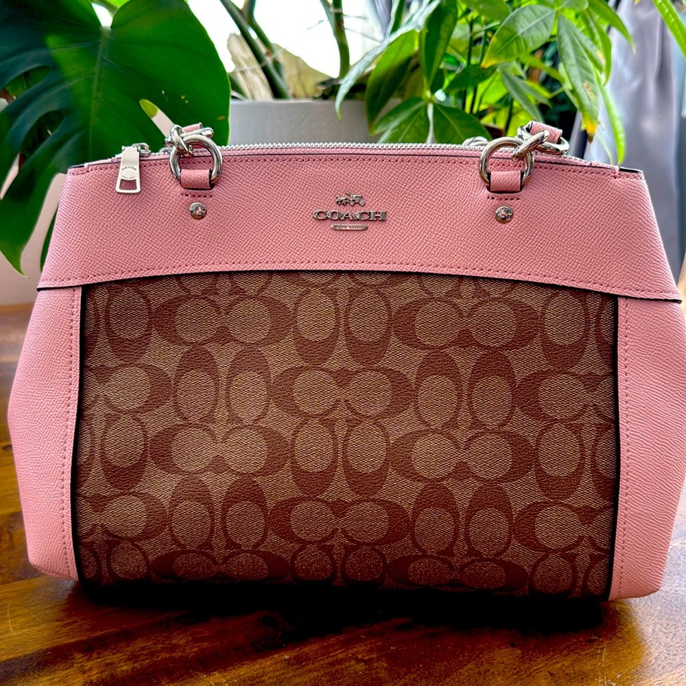 COACH Blush Brooke Carryall Bag
Excellent Pre-loved condition!